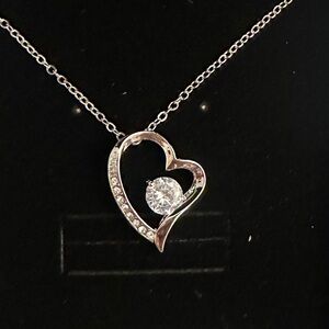 Heart pendant necklace